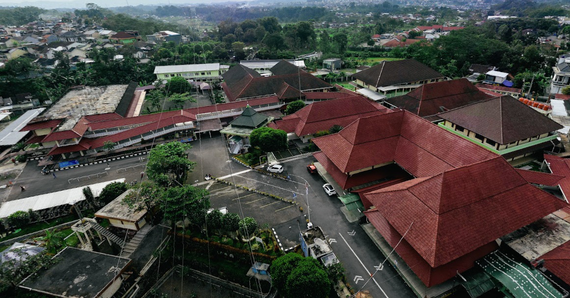 Gedung Utama & Kawasan Asri Mendolo